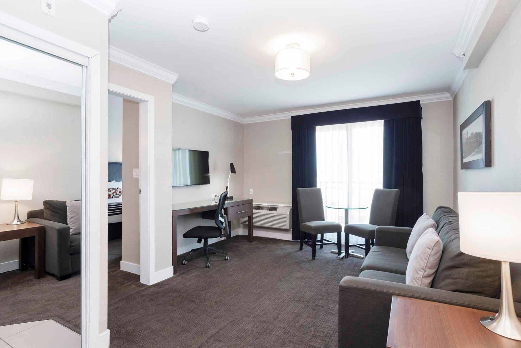Sandman Signature George 4* Prince George