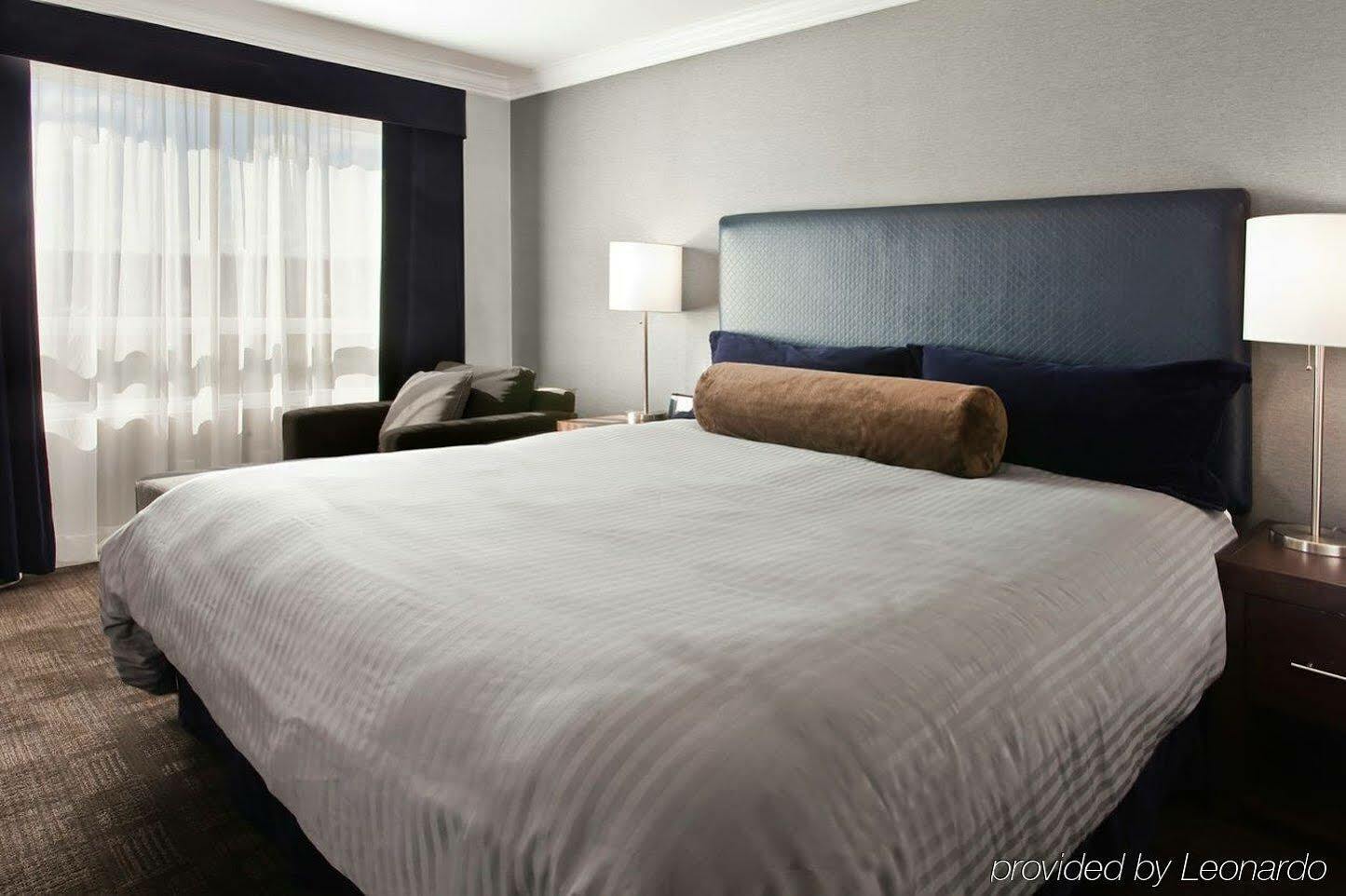 Hotel Sandman Signature George